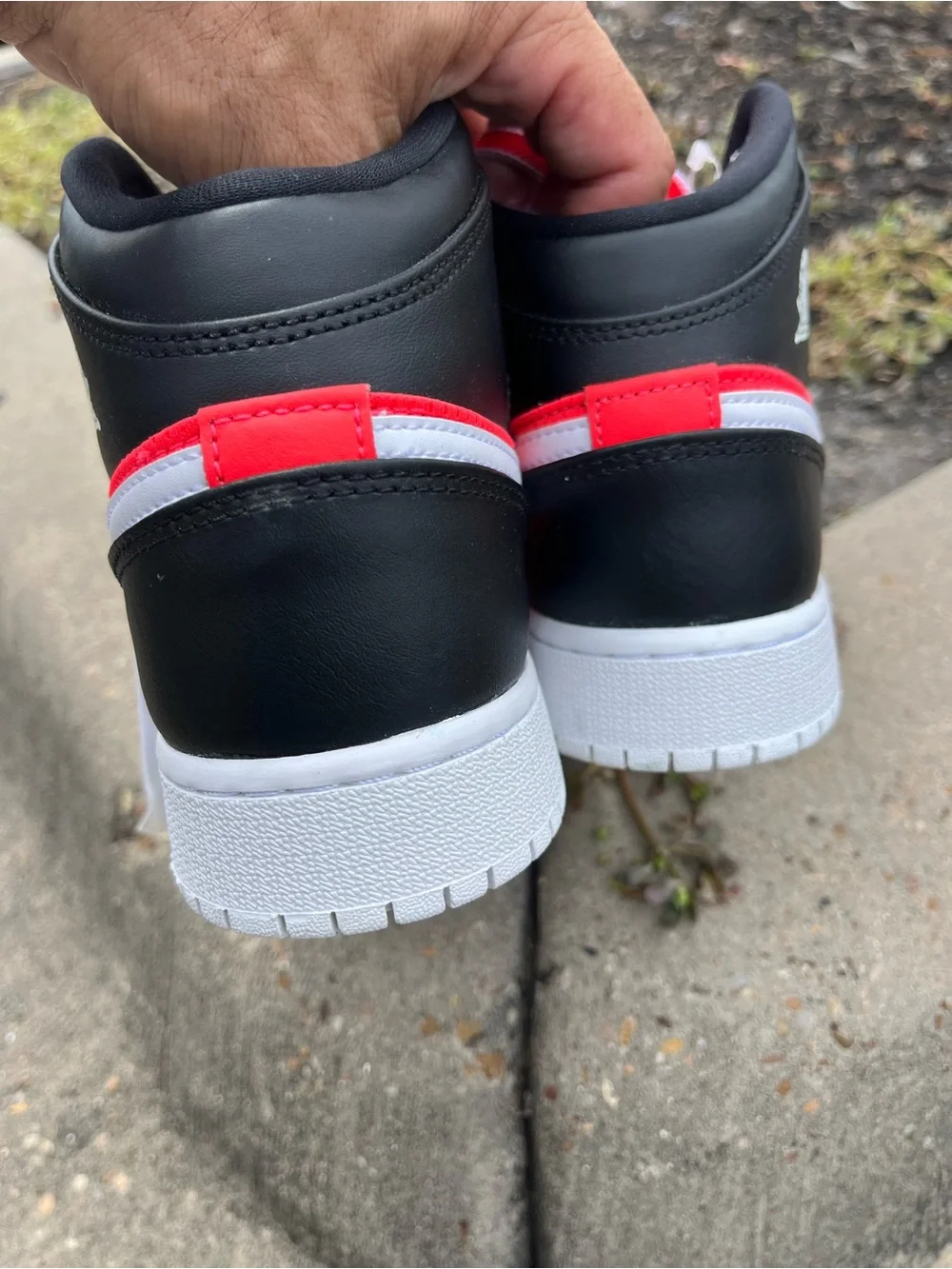 Nike Air Jordan 1 mid GS blk/infared in White,fb4417-016